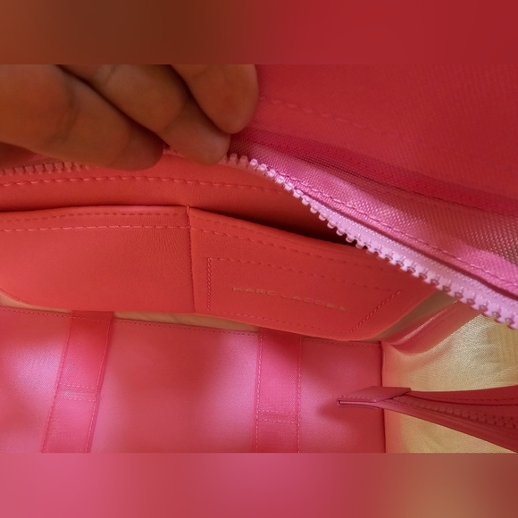 💕🎉HOST PICK🎉💕 Marc Jacobs The Medium Traveler Mesh Tote Bag - Picture 5 of 9